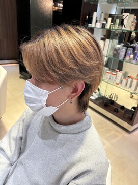 アルム オモテサンドウ(ALLM omotesando) 韓国ヘア　パーマなし　センターパートウルフ