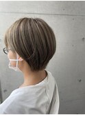 丸みショート オリーブグリーン ブリーチカラー