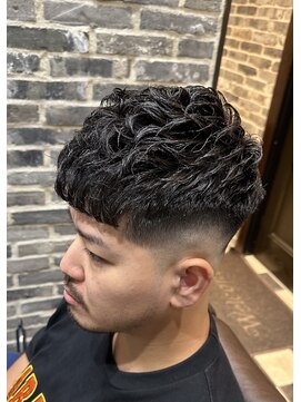 ミリオンバックス 御徒町店(Million Backs) 緩パン/長めクロップ/フェード<理容室>[メンズ/眉毛/バーバー]