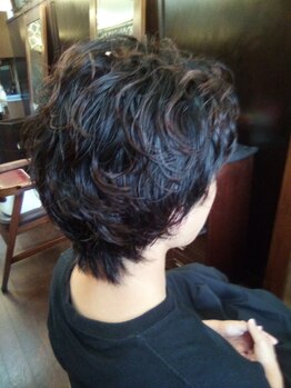 フェードカットでサイドが立つ方必見！アイロンパーマで横のボリュームを抑えて自然な仕上がりに◆