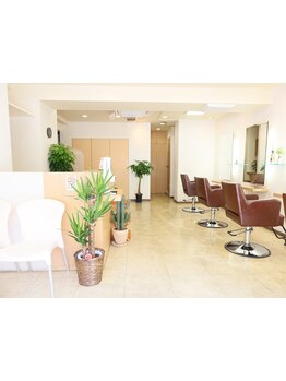 男性/女性どちらのカットも得意としています！骨格や輪郭に合わせて似合う髪型にさせていただきます♪