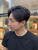 ピークアブー ワン(PEEK-A-BOO ONE)&nbsp;サイドパート　パーマスタイル　メンズショート フェザーパーマ