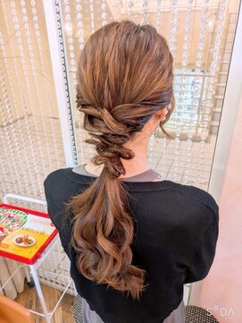 ヘアメイク ジェイエム ローポニーアレンジ