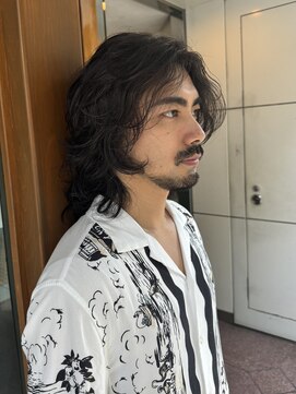 イロプラスソイ(iro + soi) ジョニーデップ風パーマ