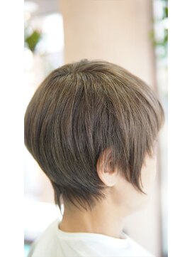 【白髪染め】 グレイカラー(白髪染)のマットベージュショート84