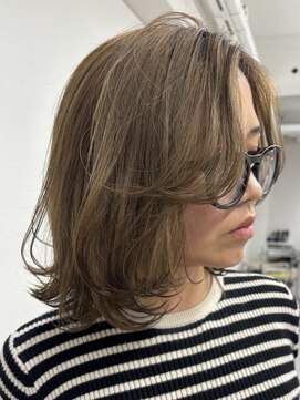 フルリール(fleurir) ミディアムレイヤー/ハイトーン/ベージュ/ボブ
