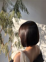 うる艶ストレートで大人上品を。