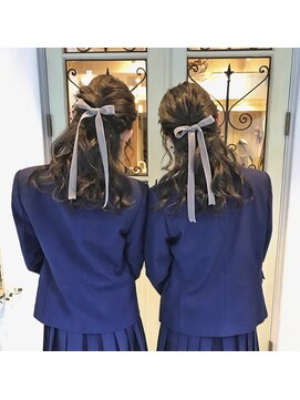 マウロア(MAULOA) “双子アレンジ×ベロアリボン×ハーフアップ”中西英美子