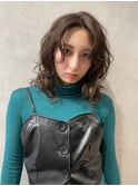 くびれミディアムショコラアッシュくるくるウルフパーマ