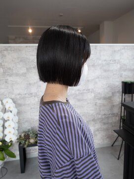 ウルト(ult) 黒髪丸みコンパクトミニボブ