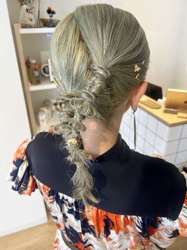 エンタリティリット(entality lit) 【entality lit】周りと被らない！ツインポニーアレンジstyle