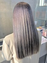 セル(CELL)&nbsp;グレージュ　アッシュ　ハイトーン　ダブルカラー　ロングヘア