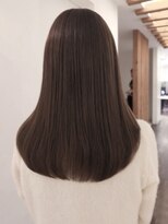 肌馴染みもいい透明感たっぷりオリーブベージュ◎