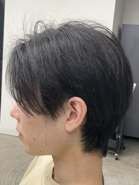 フイ 新宿3丁目(Hui) フェザーパーマ/グレーブルーカラー/刈り上げショートパンク