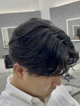 グロップ 町田(GLOP) 自然な毛流れと束感のフェザーパーマ