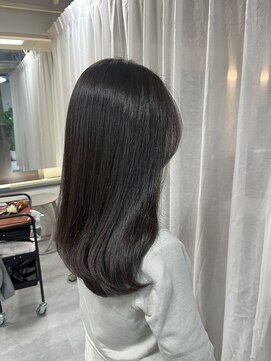 ユーリ(juli) 暗グレー×ツヤ髪