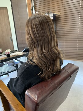 メル(Mel) ☆Mel発☆ペールベージュ☆ミディアム☆レイヤー☆