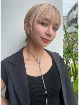 トルネード(TORNADO) 似合わせハイトーンブロンドショート 輪郭補正カット t923