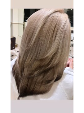 griFFica  アッシュベージュエンドカラー