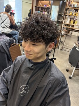 サロン ド ロイ(Salon de Roi) くしゃっと無造作スパイラルパーマ！下ろしマッシュver