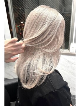 リア 大阪梅田(Ria) ~ホワイトミルクティー レイヤーカット~【Ria 大阪 梅田】