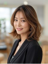 揺れる毛先が魅力、柔らかミディアム