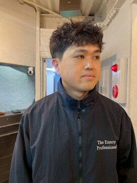 ビーバイエイトジェンツ(Bee by EIGHT GENTS) MEN’S HAIR/ブルーブラック/フェザーパーマ/心斎橋