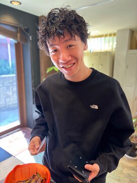 バグスドゥア(Bagus dua) スタバ店員風フェザーパーマ11.4ブルーブラック