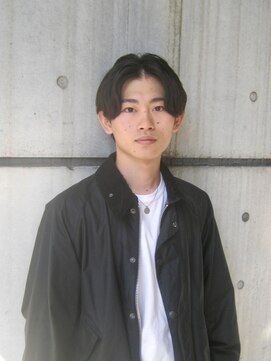 トーリ(TO/RE) センターパートでつくる、ラフな大人ナチュラルショート