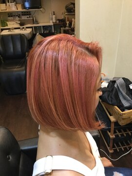 シャイニングアウェイ(Shining a way) 前下がりボブ