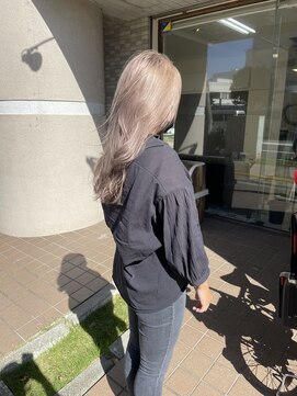 ノア(NOA by KENJE) ブロンドベージュピンク．