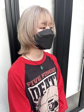 ヘアー アイス ルーチェ(HAIR ICI LUCE) ウルフカット　ホワイトベージュ　ハイトーンカラー　／中西