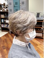 ビュートリアム 梅田(BEAUTRIUM)&nbsp;白髪ぼかし/耳かけショート/丸みショート/くびれ/梅田/茶屋町