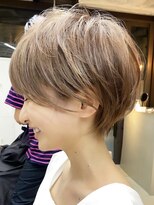 ラフ 新宿(Laff)&nbsp;新宿 大人可愛い 20代30代40代 丸みショート 耳掛けショートボブ