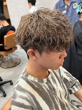 エルマーク 京橋(L-MARK) ダブルカラースパイラルパーマツイストパーマフェード短髪