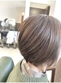 くすみ感が少しあるベージュカラーで脱白髪染め