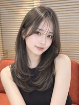 オアシスアヴェダ ザ・ペニンシュラ東京(OASIS AVEDA)&nbsp;大人セミロングレイヤー・艶髪・グレージュ銀座日比谷20代30代