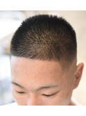 スキンフェードカットクロップ刈り上げメンズ短髪