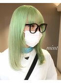 1482エメラルドグリーンネオンカラーこなれヘアハイトーンカラー