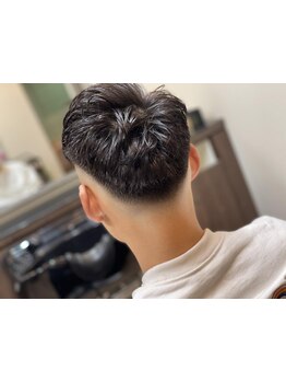 “barber style大会”にも出場した実力派スタイリストが、あなたの魅力を最大限に引き出します！