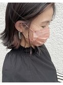 切りっぱなしボブにイヤリングカラー