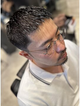 フランクスバーバー アンド ビアークラブ(FRANK'S BARBER and BEER CLUB) バズカットナチュラルフェード