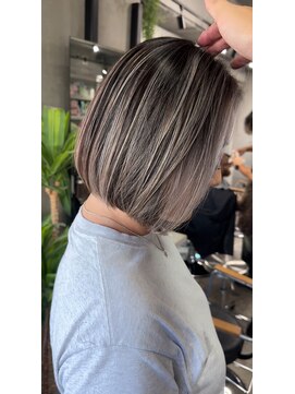 アポロ 横浜駅店(apollo) レイヤーボブハイライトブリーチレイヤーハイトーングレージュ