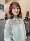 秋におすすめくびれレイヤーと大人ブラウン