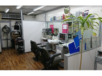 CUT TEAM WATABE 中野店