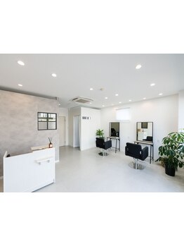 ゆっくり落ち着ける空間で、リラックスしながらサロン時間を楽しめる＊心癒される空間が待っています♪