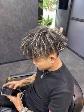 ワンフ(onef) カット＋ハイライトカラー＋ツイストパーマ