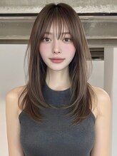 ブリーチなしでも叶う透明感カラーや、透け感のある暗髪スタイルも大人気◎垢抜けヘアお任せください！