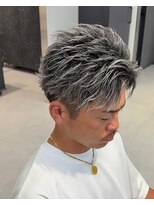 テンバイリップスヘアー(TEN by LIPPS hair)&nbsp;ホワイトシルバーシャドールーツツーブロスパイキーショート