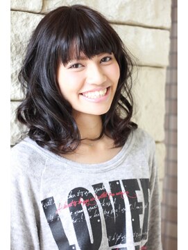 トリニティ(trinity) 春の暗髪ゆるふわミディ